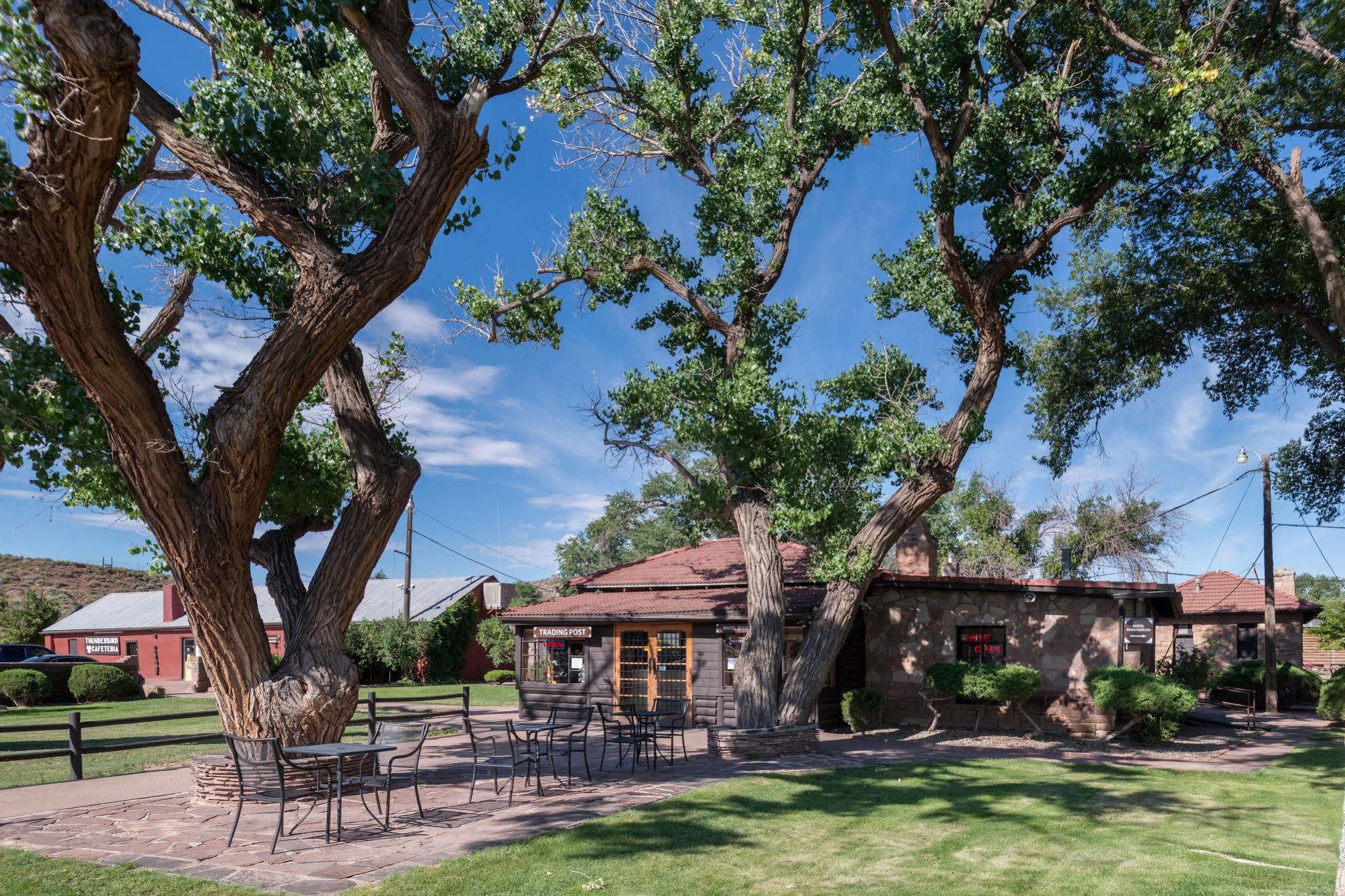 Thunderbird Lodge Chinle Bagian luar foto