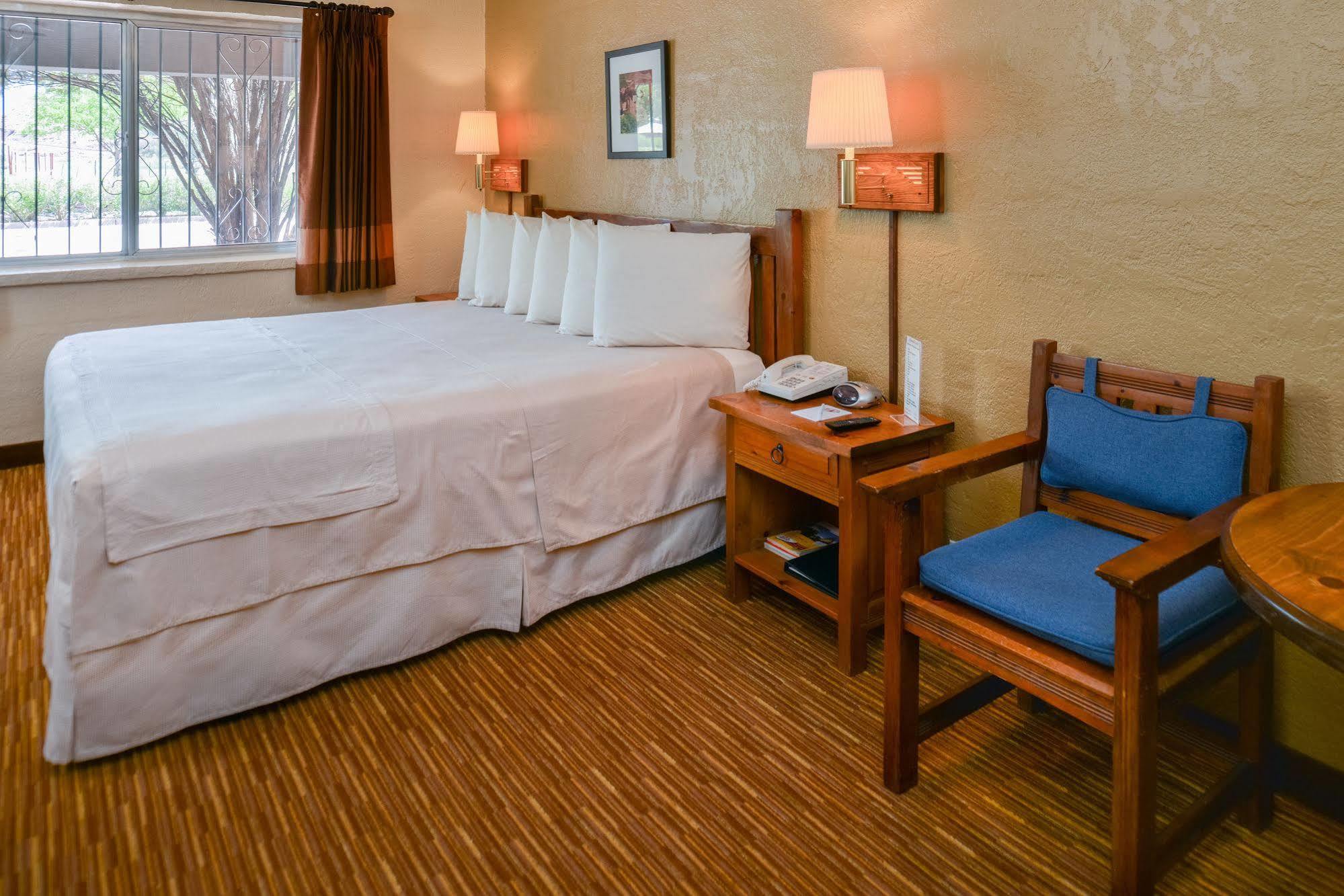 Thunderbird Lodge Chinle Bagian luar foto